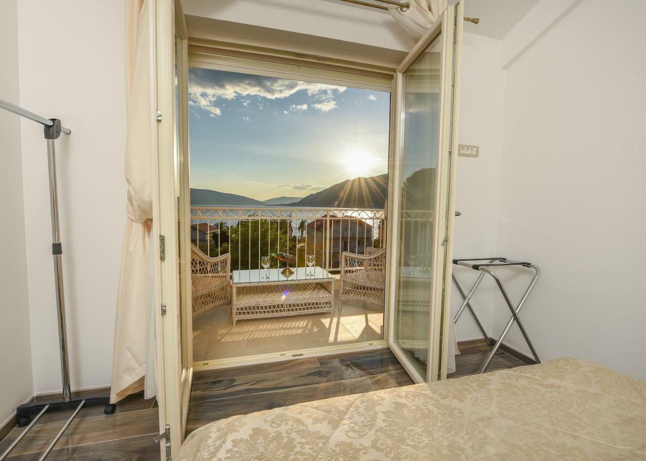 Sea Point Apart Hotel Tivat Exterior photo
